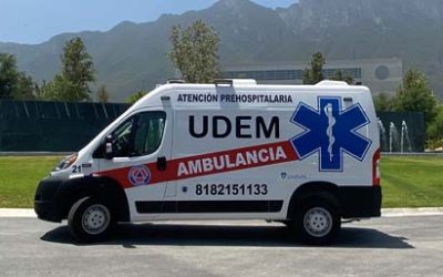 Entrega de Ambulancia para la universidad UDEM
